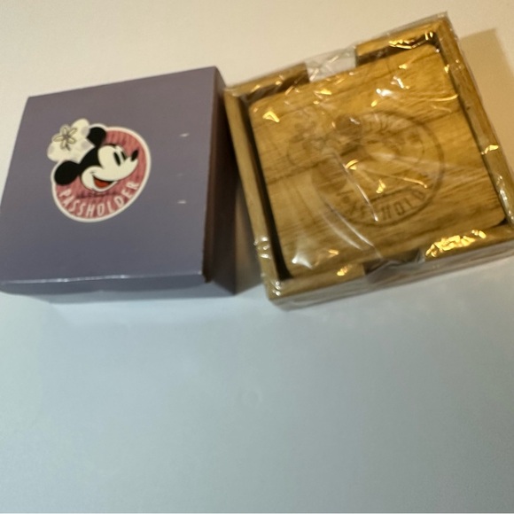 Disney Passholder Minnie Mouse coaster set - Picture 1 of 2
